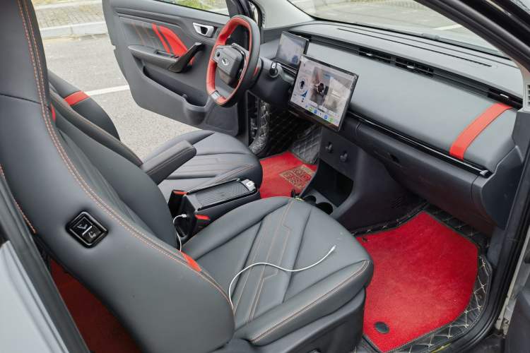 Used Chery New Energy Boundless Pro 2022 301 km Range "Divine Beast" Version Lithium-Ion Battery 30.6 kWh Gear Lever