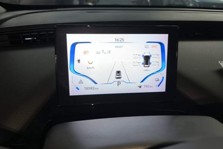 Used Chery New Energy Boundless Pro 2022 301km "Divine Beast" Version with Lithium Iron Phosphate Instrument Cluster