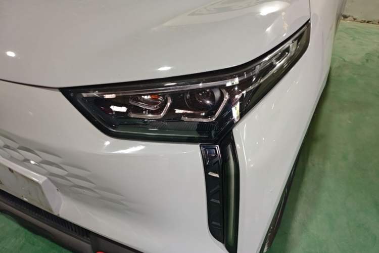 Used Chery New Energy Boundless Pro 2022 301km "Divine Beast" Version with Lithium Iron Phosphate Left Front Headlight