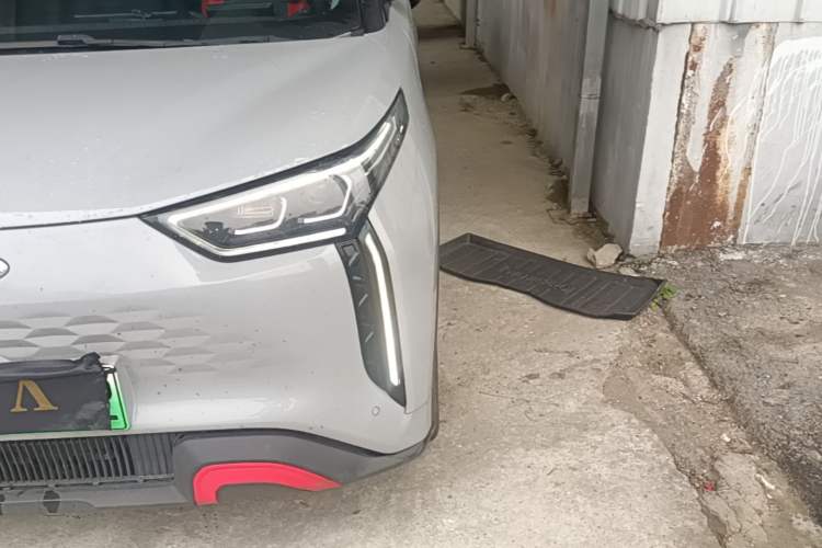 Used Chery New Energy Boundless Pro 2022 301 km Range "Divine Beast" Version Lithium-Ion Battery 30.6 kWh Left Front Headlight