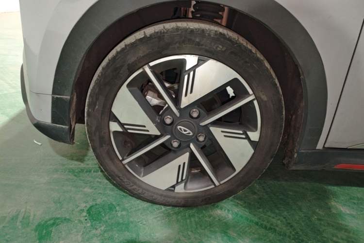 Used Chery New Energy Boundless Pro 2022 301km LingShou Edition Lithium Iron Phosphate Left Front Wheel Hub