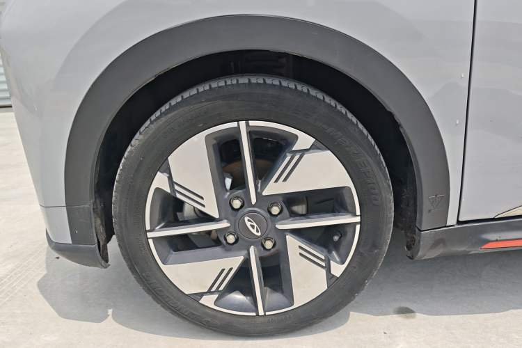 Used Chery New Energy Boundless Pro 2022 301km LingShou Edition Lithium Iron Phosphate Left Front Wheel Hub