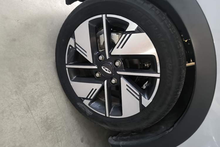 Used Chery New Energy Boundless Pro 2022 301km "Divine Beast" Version with Lithium Iron Phosphate Left Front Wheel Hub