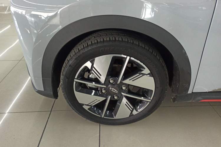 Used Chery New Energy Boundless Pro 2022 301km "Divine Beast" Version with Lithium Iron Phosphate Left Front Wheel Hub