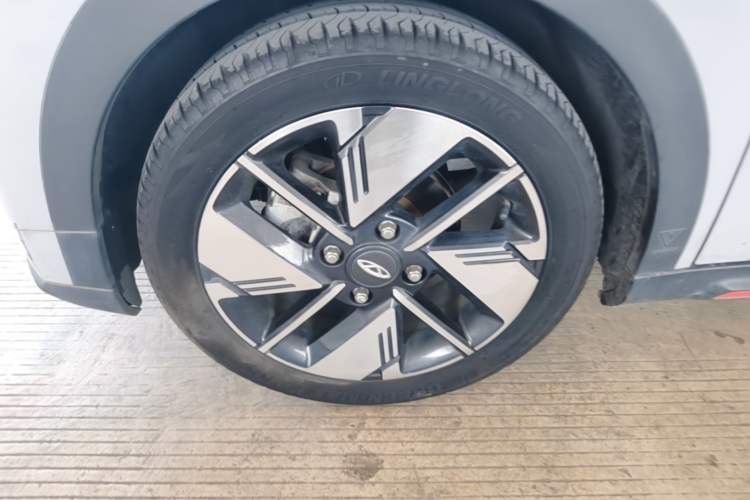 Used Chery New Energy Boundless Pro 2022 301km "WoW" Edition Lithium Iron Phosphate Left Front Wheel Hub