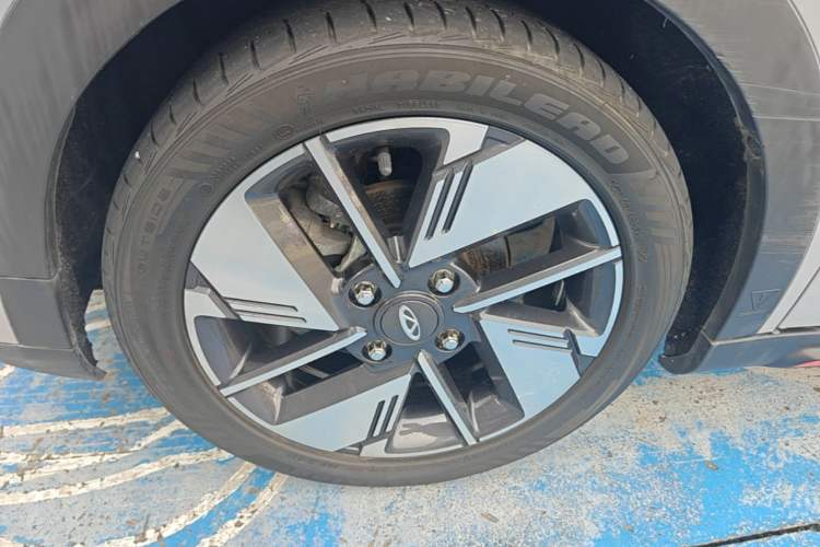Used Chery New Energy Boundless Pro 2022 301km LingShou Edition Lithium Iron Phosphate Left Front Wheel Hub