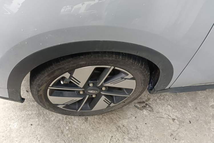 Used Chery New Energy Boundless Pro 2022 301 km Range "Divine Beast" Version Lithium-Ion Battery 30.6 kWh Left Front Wheel Hub