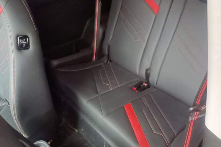 Used Chery New Energy Boundless Pro 2022 301 km Range "Divine Beast" Version Lithium-Ion Battery 30.6 kWh Left Rear Seat