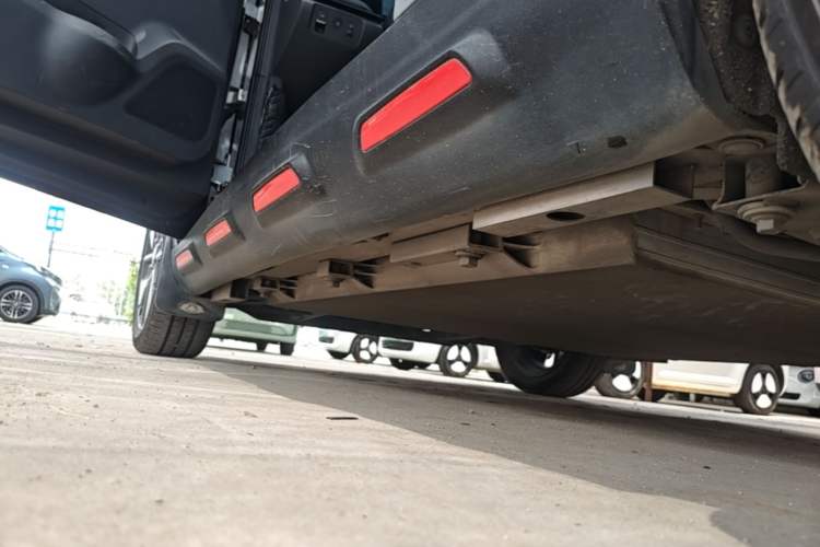 Used Chery New Energy Boundless Pro 2022 301km "WoW" Edition Lithium Iron Phosphate Left Side Sill