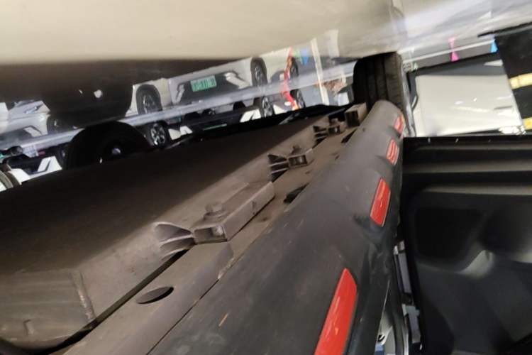 Used Chery New Energy Boundless Pro 2022 301km LingShou Edition Lithium Iron Phosphate Left Side Sill
