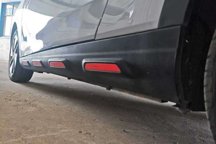 Used Chery New Energy Boundless Pro 2022 301km LingShou Edition Lithium Iron Phosphate Left Side Sill