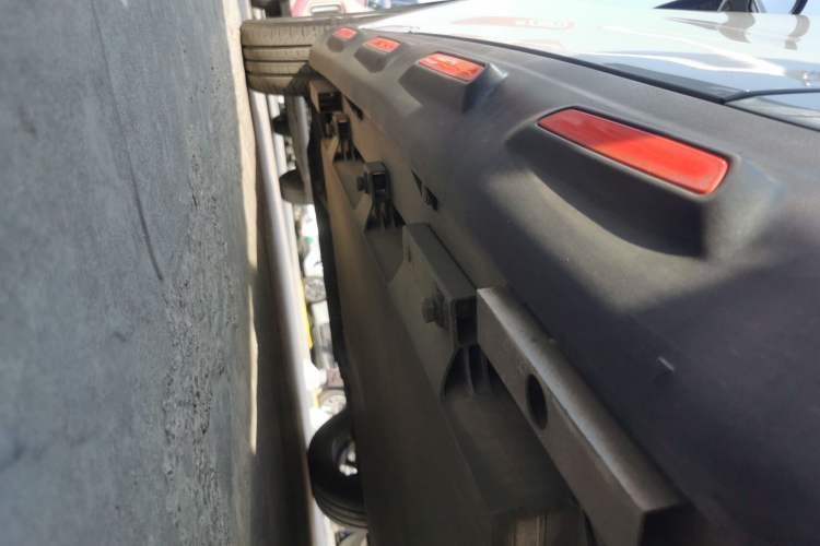 Used Chery New Energy Boundless Pro 2022 301km LingShou Edition Lithium Iron Phosphate Left Side Sill