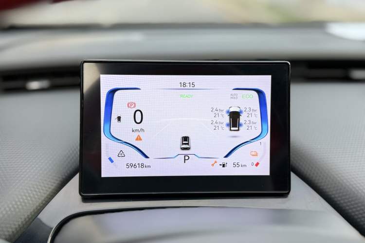 Used Chery New Energy Boundless Pro 2022 301km "WoW" Edition Lithium Iron Phosphate Odometer Close Up