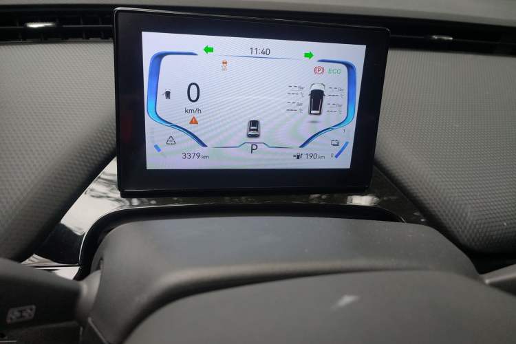 Used Chery New Energy Boundless Pro 2022 301 km Range "Divine Beast" Version Lithium-Ion Battery 30.6 kWh Odometer Close Up