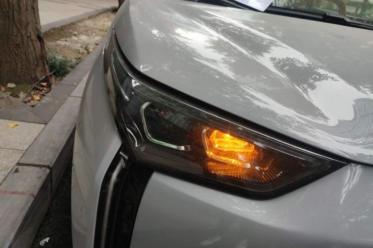Used Chery New Energy Boundless Pro 2022 301 km Range "Divine Beast" Version Lithium-Ion Battery 30.6 kWh Right Front Headlight