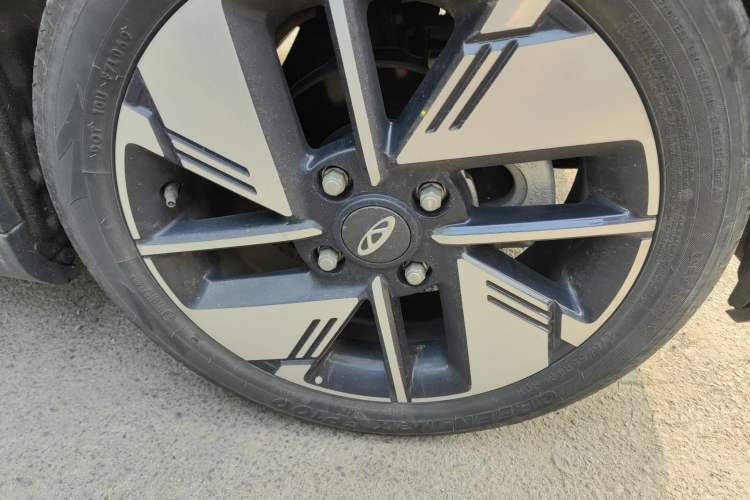 Used Chery New Energy Boundless Pro 2022 301km LingShou Edition Lithium Iron Phosphate Right Front Wheel Hub