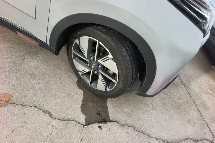 Used Chery New Energy Boundless Pro 2022 408 km Range Shenshou Version Lithium-Ion Battery Right Front Wheel Hub
