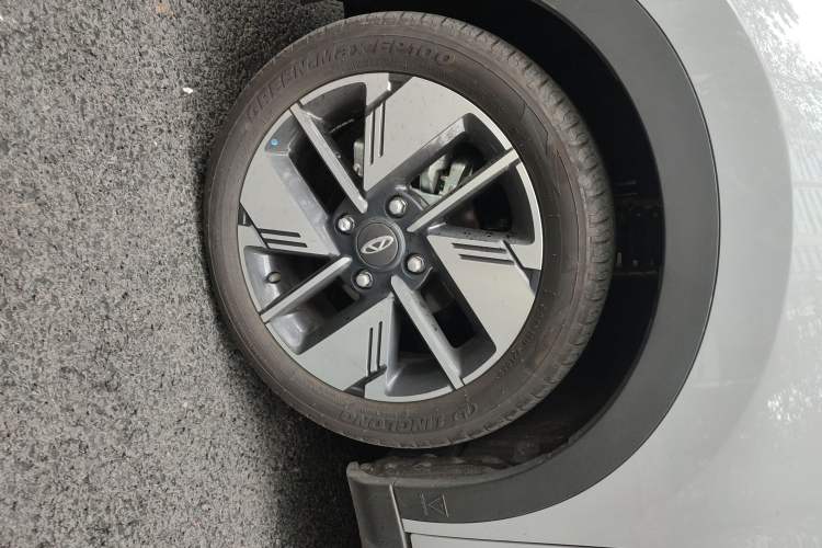 Used Chery New Energy Boundless Pro 2022 301 km Range "Divine Beast" Version Lithium-Ion Battery 30.6 kWh Right Front Wheel Hub