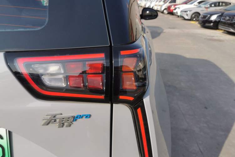 Used Chery New Energy Boundless Pro 2022 301km LingShou Edition Lithium Iron Phosphate Right Rear Taillight
