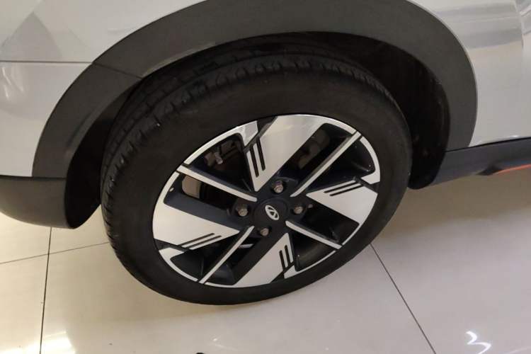Used Chery New Energy Boundless Pro 2022 301km LingShou Edition Lithium Iron Phosphate Right Rear Wheel Hub
