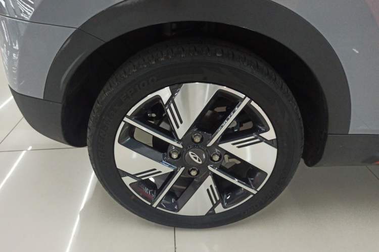 Used Chery New Energy Boundless Pro 2022 301km "Divine Beast" Version with Lithium Iron Phosphate Right Rear Wheel Hub