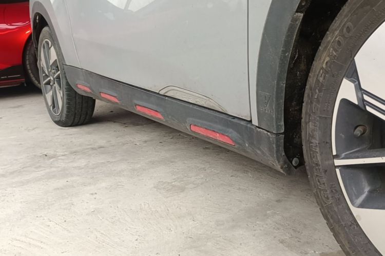 Used Chery New Energy Boundless Pro 2022 301 km Range "Divine Beast" Version Lithium-Ion Battery 30.6 kWh Right Side Sill