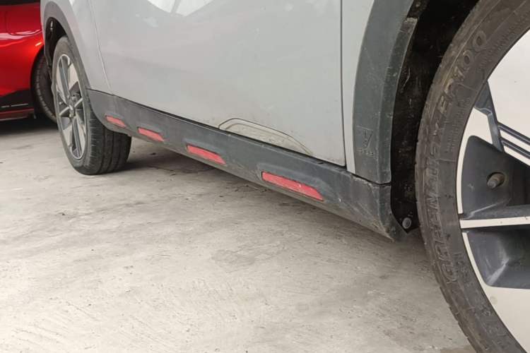 Used Chery New Energy Boundless Pro 2022 301 km Range "Divine Beast" Version Lithium-Ion Battery 30.6 kWh Right Side Sill