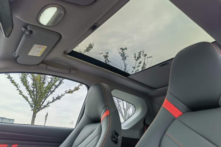 Used Chery New Energy Boundless Pro 2022 301 km Range "Divine Beast" Version Lithium-Ion Battery 30.6 kWh Roof