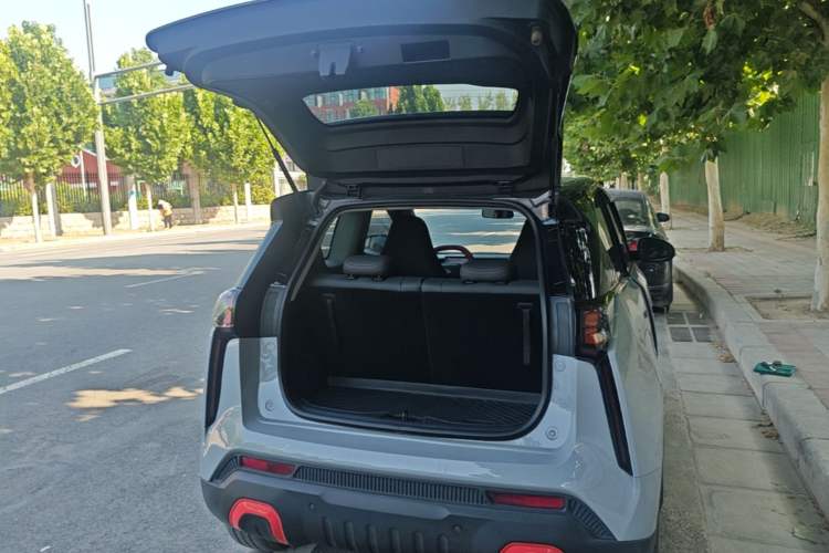 Used Chery New Energy Boundless Pro 2022 301km LingShou Edition Lithium Iron Phosphate Trunk
