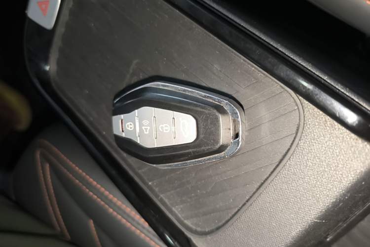 Used Chery New Energy Boundless Pro 2022 301km "Divine Beast" Version with Lithium Iron Phosphate Vehicle Key