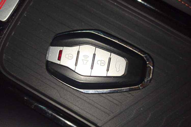 Used Chery New Energy Boundless Pro 2022 301km "Divine Beast" Version with Lithium Iron Phosphate Vehicle Key