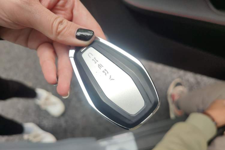 Used Chery New Energy Boundless Pro 2022 301 km Range "Divine Beast" Version Lithium-Ion Battery 30.6 kWh Vehicle Key