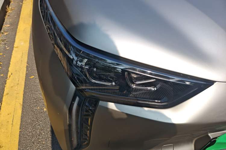 Used Chery New Energy Boundless Pro 2022 408 km Range Shenshou Version Lithium-Ion Battery Right Front Headlight