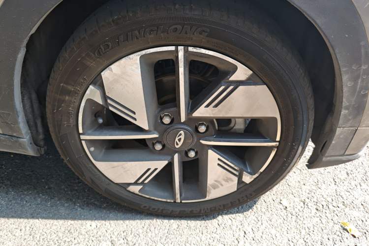 Used Chery New Energy Boundless Pro 2022 408 km Range Shenshou Version Lithium-Ion Battery Right Front Wheel Hub