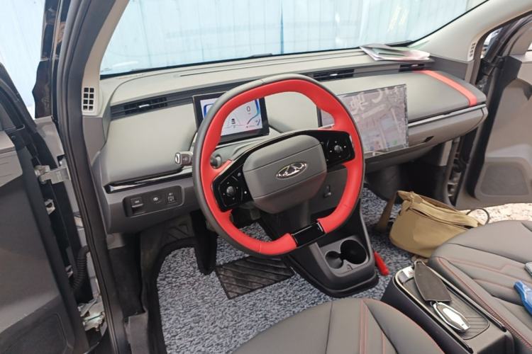 Used Chery New Energy Boundless Pro 2022 301 km Range "Divine Beast" Version Lithium-Ion Battery 30.6 kWh Center Console