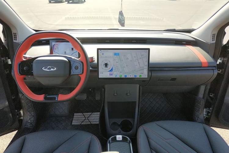 Used Chery New Energy Boundless Pro 2022 301km "Divine Beast" Version Lithium NMC Center Console