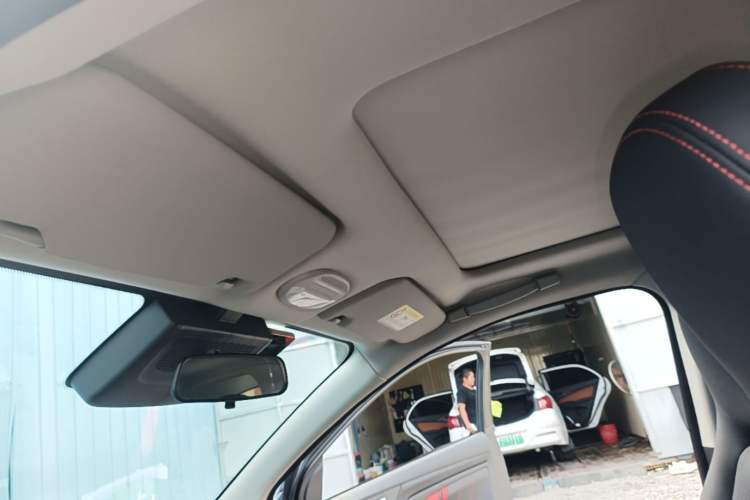 Used Chery New Energy Boundless Pro 2022 301 km Range "Divine Beast" Version Lithium-Ion Battery 30.6 kWh Headliner