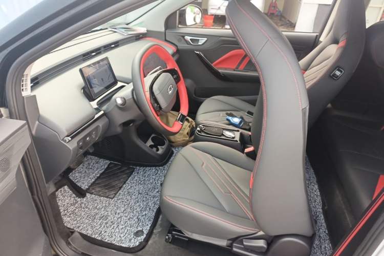 Used Chery New Energy Boundless Pro 2022 301 km Range "Divine Beast" Version Lithium-Ion Battery 30.6 kWh Left Front Seat