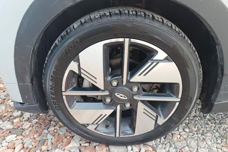 Used Chery New Energy Boundless Pro 2022 301 km Range "Divine Beast" Version Lithium-Ion Battery 30.6 kWh Left Front Wheel Hub
