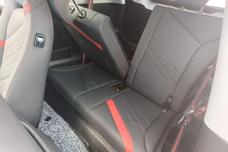 Used Chery New Energy Boundless Pro 2022 301 km Range "Divine Beast" Version Lithium-Ion Battery 30.6 kWh Left Rear Seat