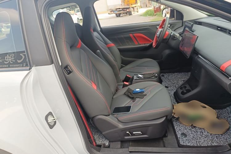 Used Chery New Energy Boundless Pro 2022 301 km Range "Divine Beast" Version Lithium-Ion Battery 30.6 kWh Right Front Seat