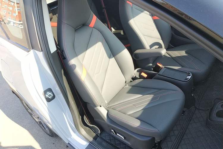 Used Chery New Energy Boundless Pro 2022 301km "Divine Beast" Version Lithium NMC Right Front Seat