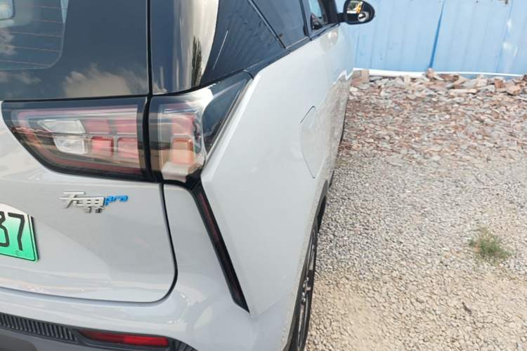 Used Chery New Energy Boundless Pro 2022 301 km Range "Divine Beast" Version Lithium-Ion Battery 30.6 kWh Right Rear Taillight
