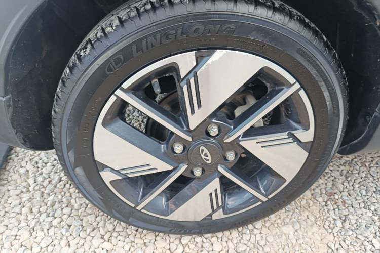Used Chery New Energy Boundless Pro 2022 301 km Range "Divine Beast" Version Lithium-Ion Battery 30.6 kWh Right Rear Wheel Hub