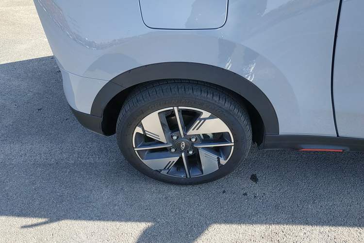 Used Chery New Energy Boundless Pro 2022 301km "Divine Beast" Version Lithium NMC Right Rear Wheel Hub