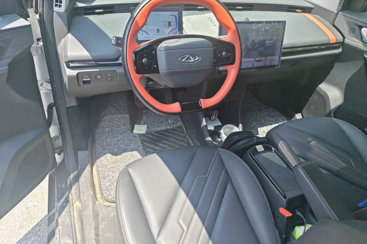 Used Chery New Energy Boundless Pro 2022 301km LingShou Edition Lithium Iron Phosphate Center Console