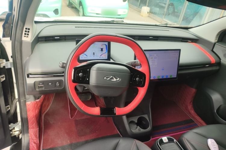 Used Chery New Energy Boundless Pro 2022 301 km Range "Divine Beast" Version Lithium-Ion Battery 30.6 kWh Center Console