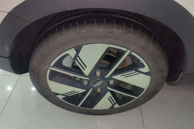 Used Chery New Energy Boundless Pro 2022 301km "Divine Beast" Version with Lithium Iron Phosphate Exterior 5