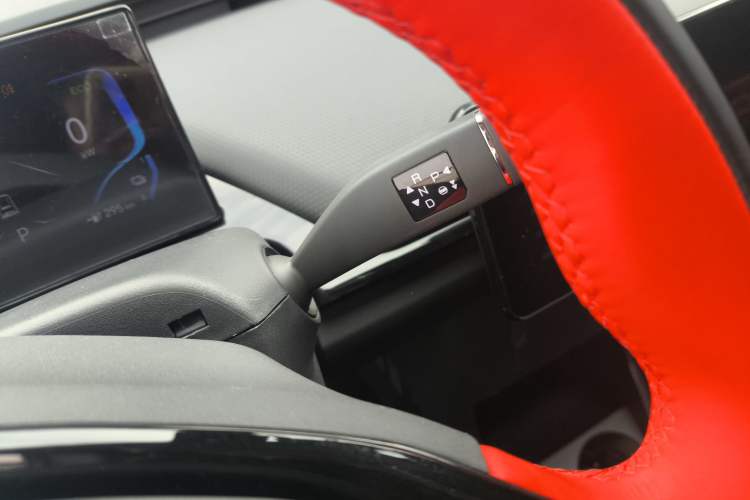 Used Chery New Energy Boundless Pro 2022 301km "WoW" Edition Lithium Iron Phosphate Gear Lever