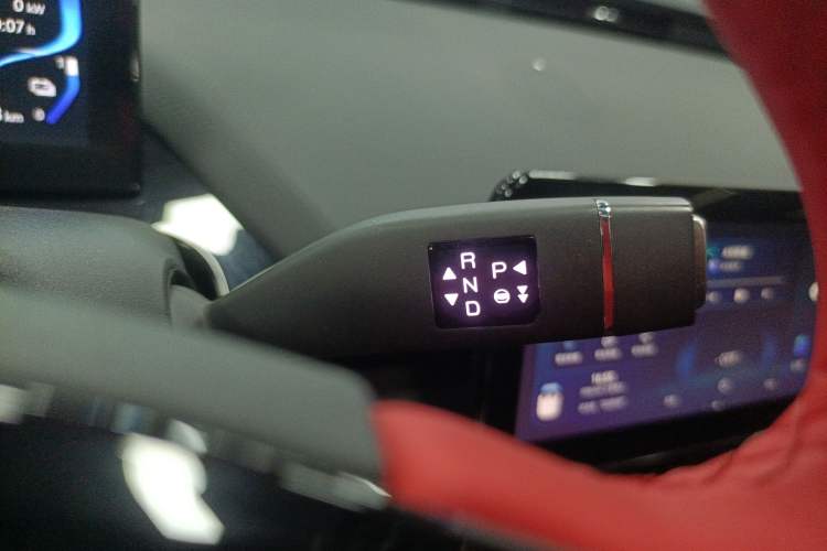 Used Chery New Energy Boundless Pro 2022 301km "WoW" Edition NMC Lithium Battery 30.6 kWh Gear Lever
